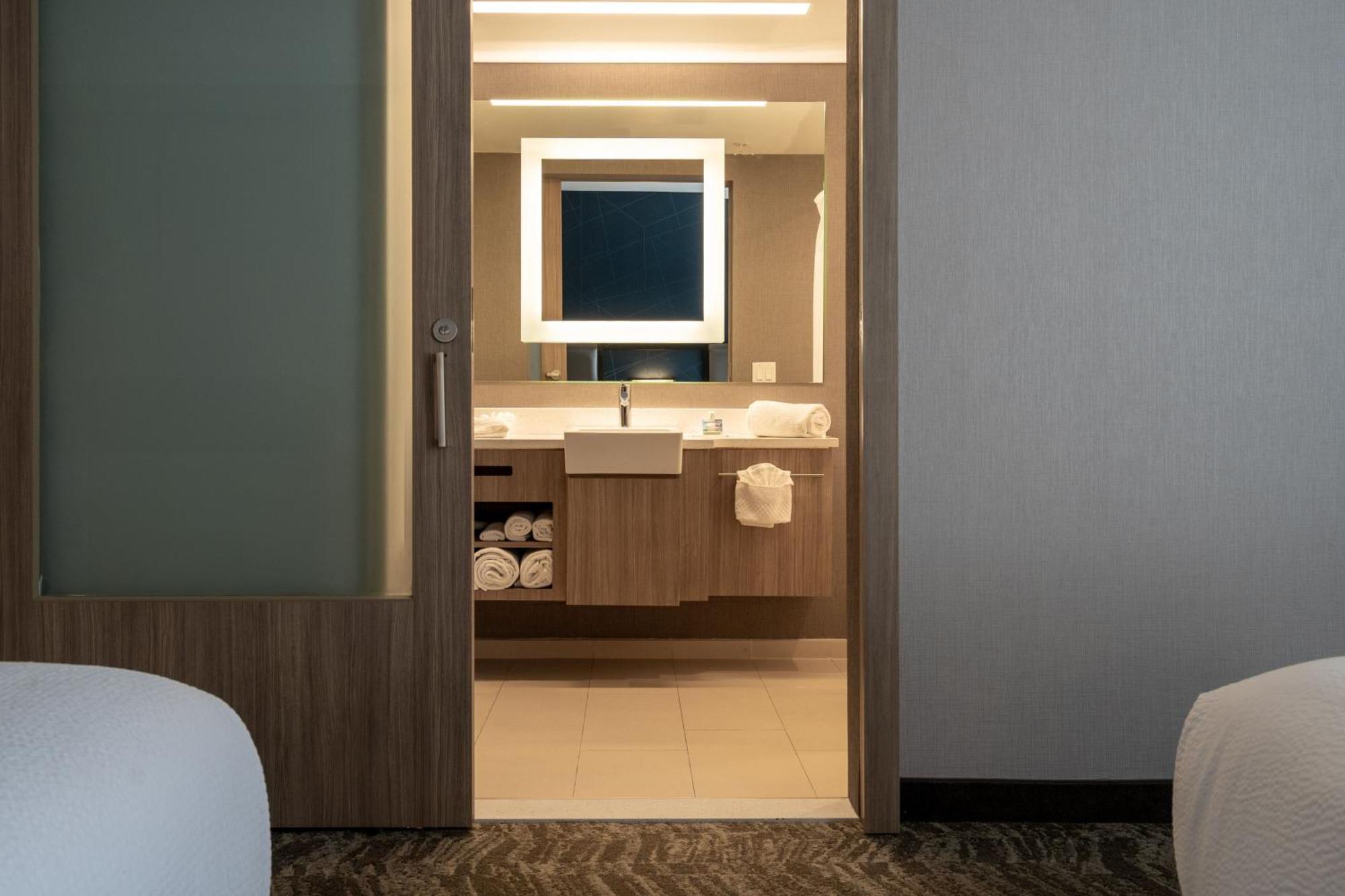 Springhill Suites By Marriott Woodbridge Exterior photo