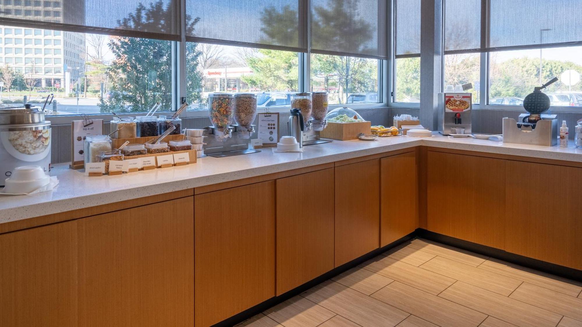 Springhill Suites By Marriott Woodbridge Exterior photo