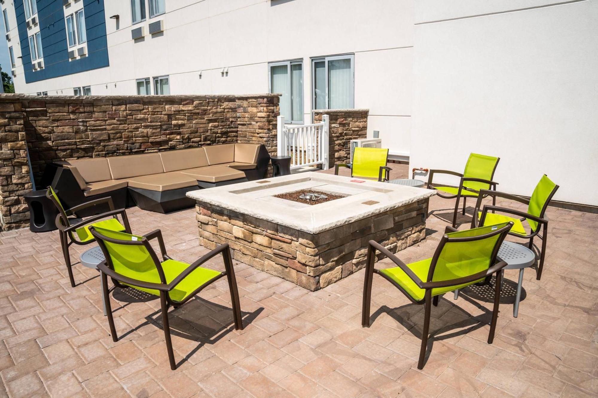 Springhill Suites By Marriott Woodbridge Exterior photo